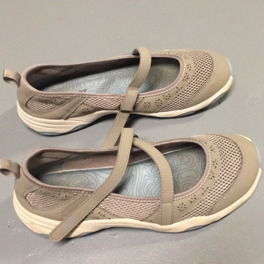 Memory foam sport shoes